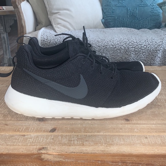 nike roshe size 10